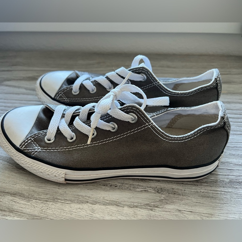 Grey Converse Kids size 2.5 shoe - Worn once!